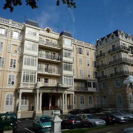 Aux Meubles Du Manoir شقة فندقية 3*