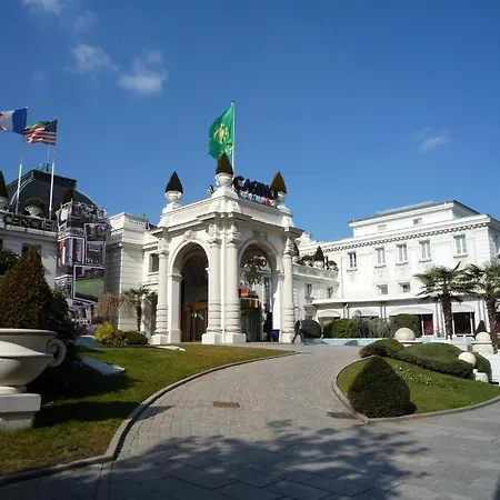 Aux Meubles Du Manoir 3* Εξ Λε Μπαν