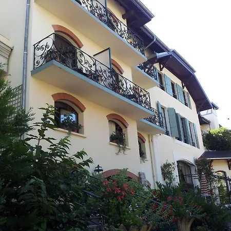 Ξενοδοχείο με διαμερίσματα Aux Meubles Du Manoir