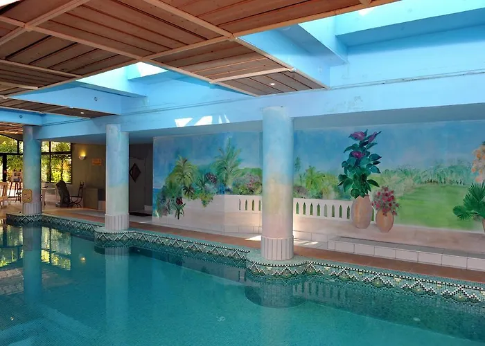 Aux Meubles Du Manoir אקס-לה-באינס