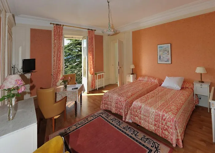 Aux Meubles Du Manoir מלון דירות 3*