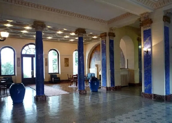 Aux Meubles Du Manoir אקס-לה-באינס