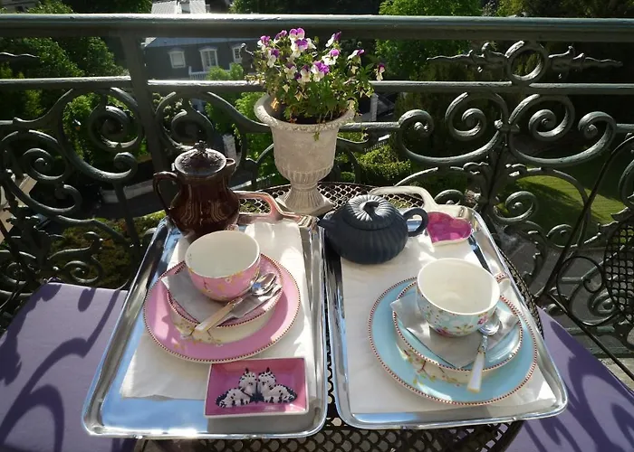 Aux Meubles Du Manoir אקס-לה-באינס