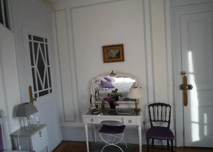 Aux Meubles Du Manoir מלון דירות