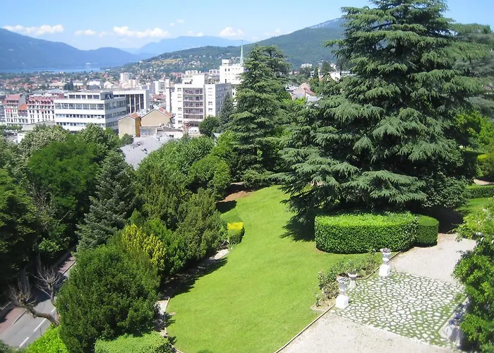 Aux Meubles Du Manoir Aparthotel