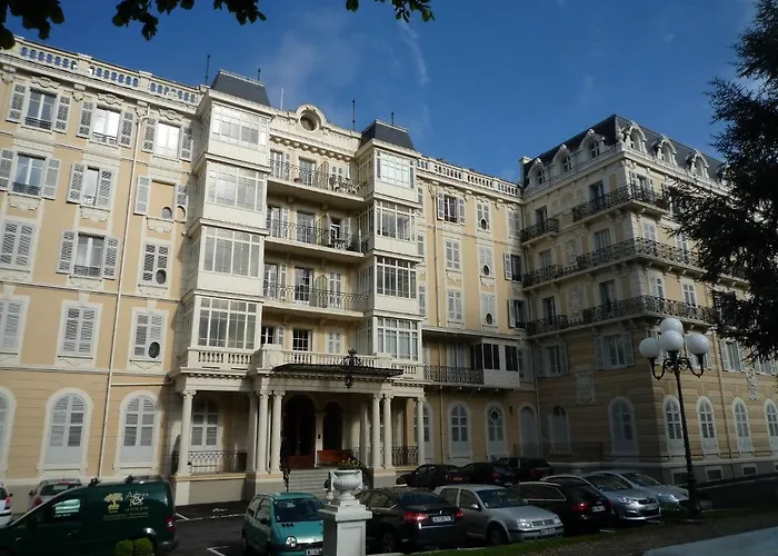 Aux Meubles Du Manoir Aparthotel 3*
