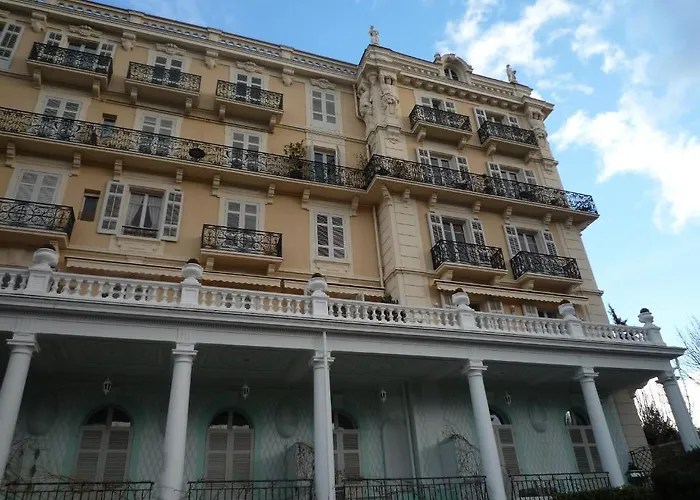 Aux Meubles Du Manoir Aparthotel