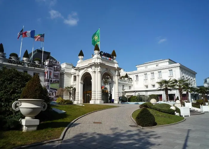 Aux Meubles Du Manoir 3* אקס-לה-באינס