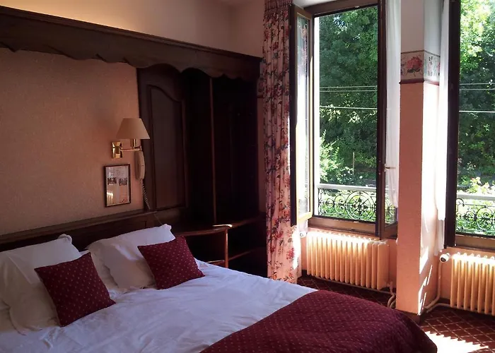 Aux Meubles Du Manoir אקס-לה-באינס