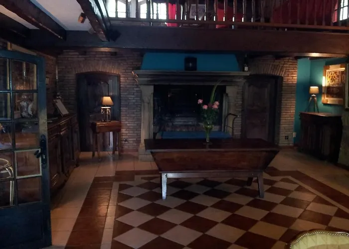 Aux Meubles Du Manoir אקס-לה-באינס