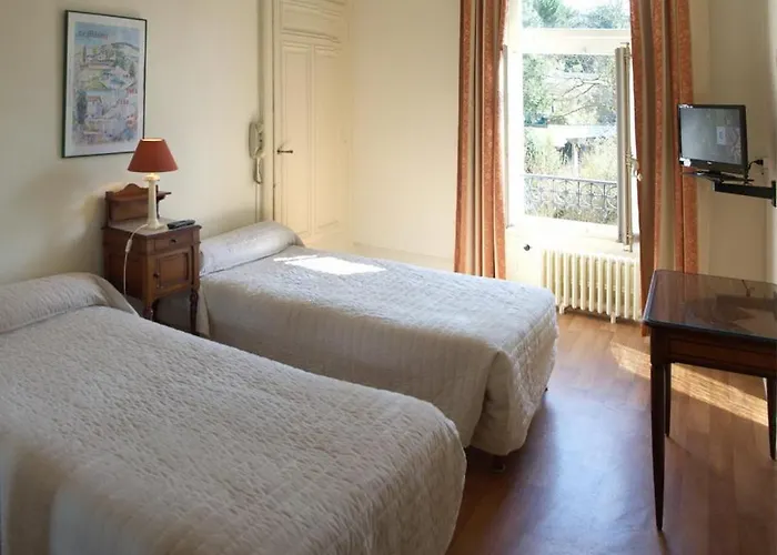 מלון דירות Aux Meubles Du Manoir 3*