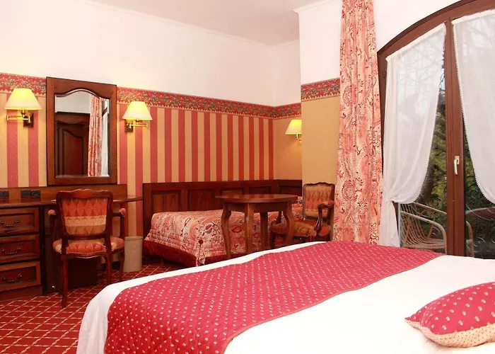 Aux Meubles Du Manoir מלון דירות 3*