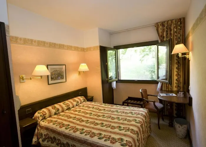 מלון דירות Aux Meubles Du Manoir 3*